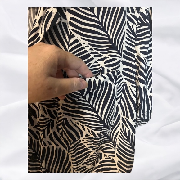 A button down shirt by Goodfellow & Co in size medium - Picture 2 of 6